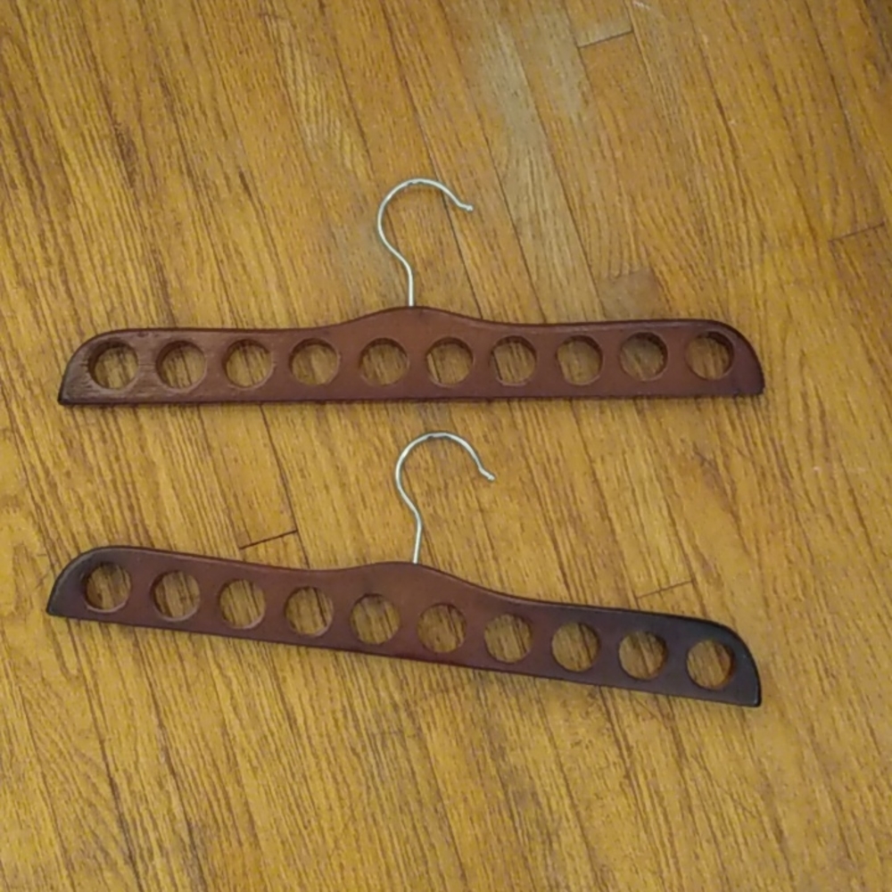 Scarf hangers (2)